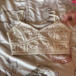 LIKE NEW! KENDALL & KYLIE Cream Lace Bralette